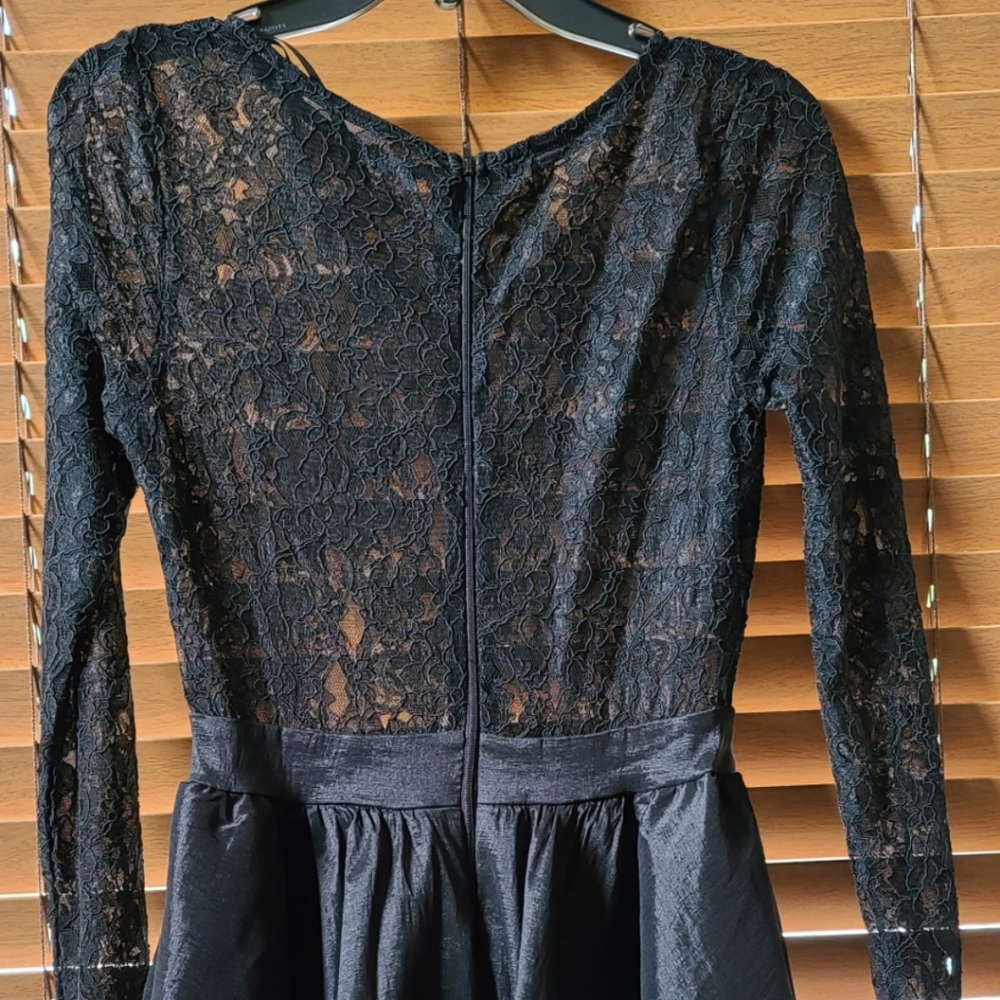 SOLD Windsor Formal black lace A line dress - Picture 4 of 11
